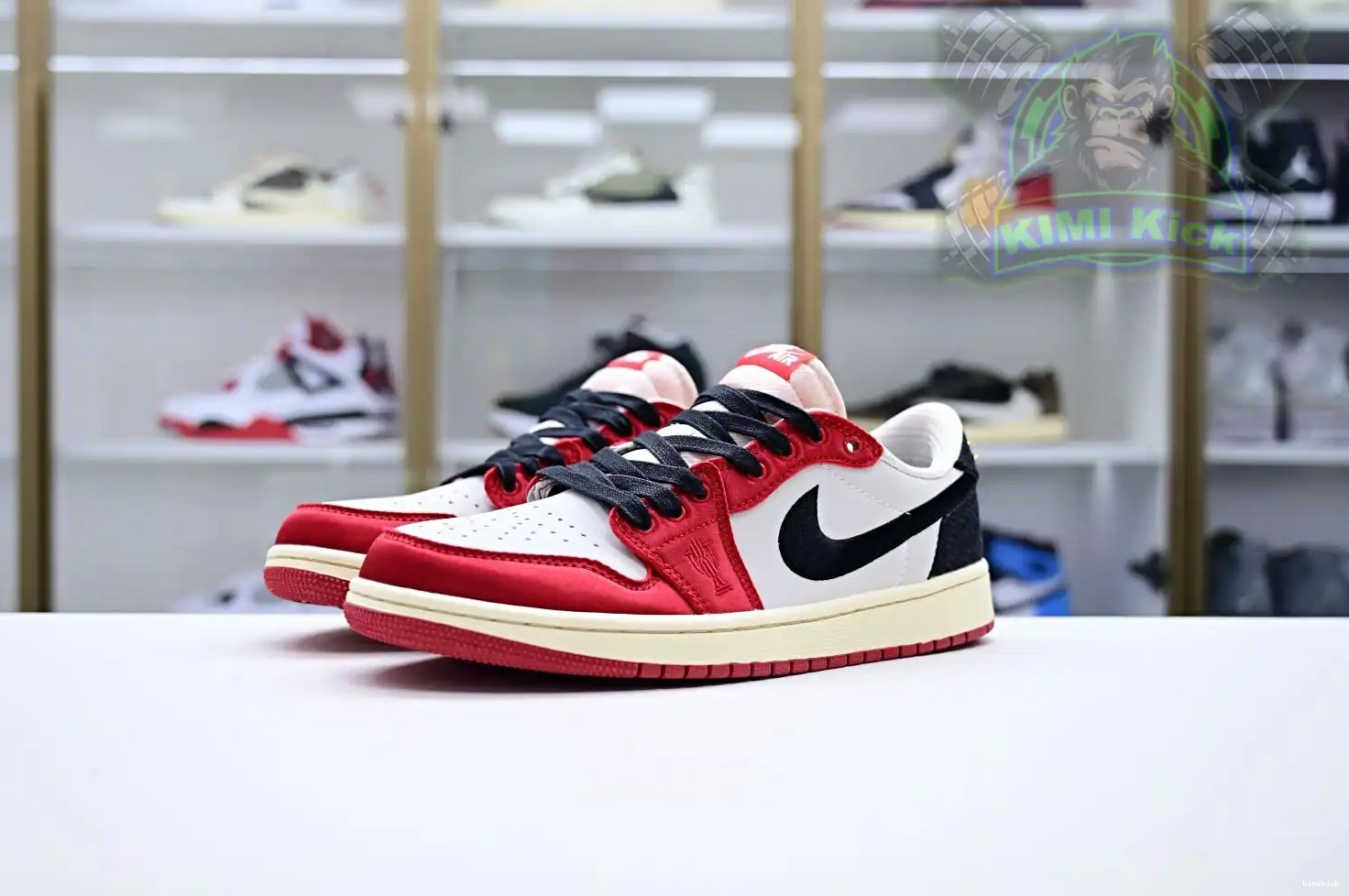 Trophy Kimikick Air “Away” 1 Room x Jordan Jordan Low OG 0506